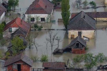 Flooded neighborhood—Know your hurricane emergency plan.